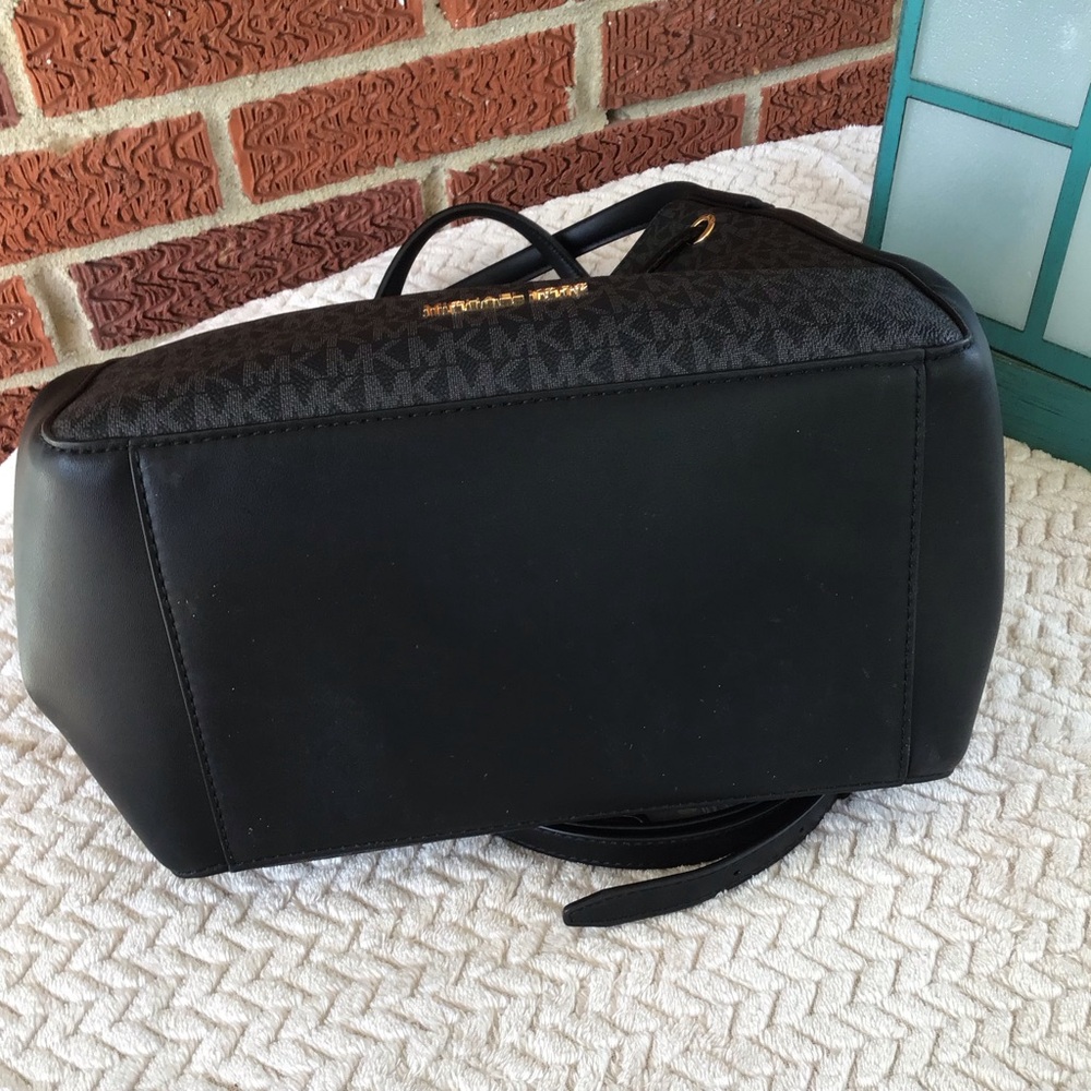 Michael Kors phoebe Lrg logo bucket bag drawstring - Picture 8 of 13
